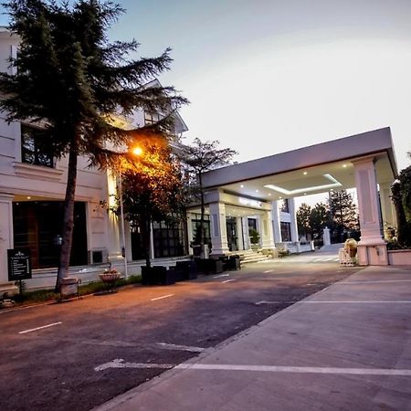 Univers Resort Elbasan Bagian luar foto