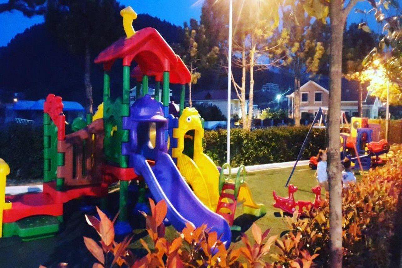 Univers Resort Elbasan Bagian luar foto