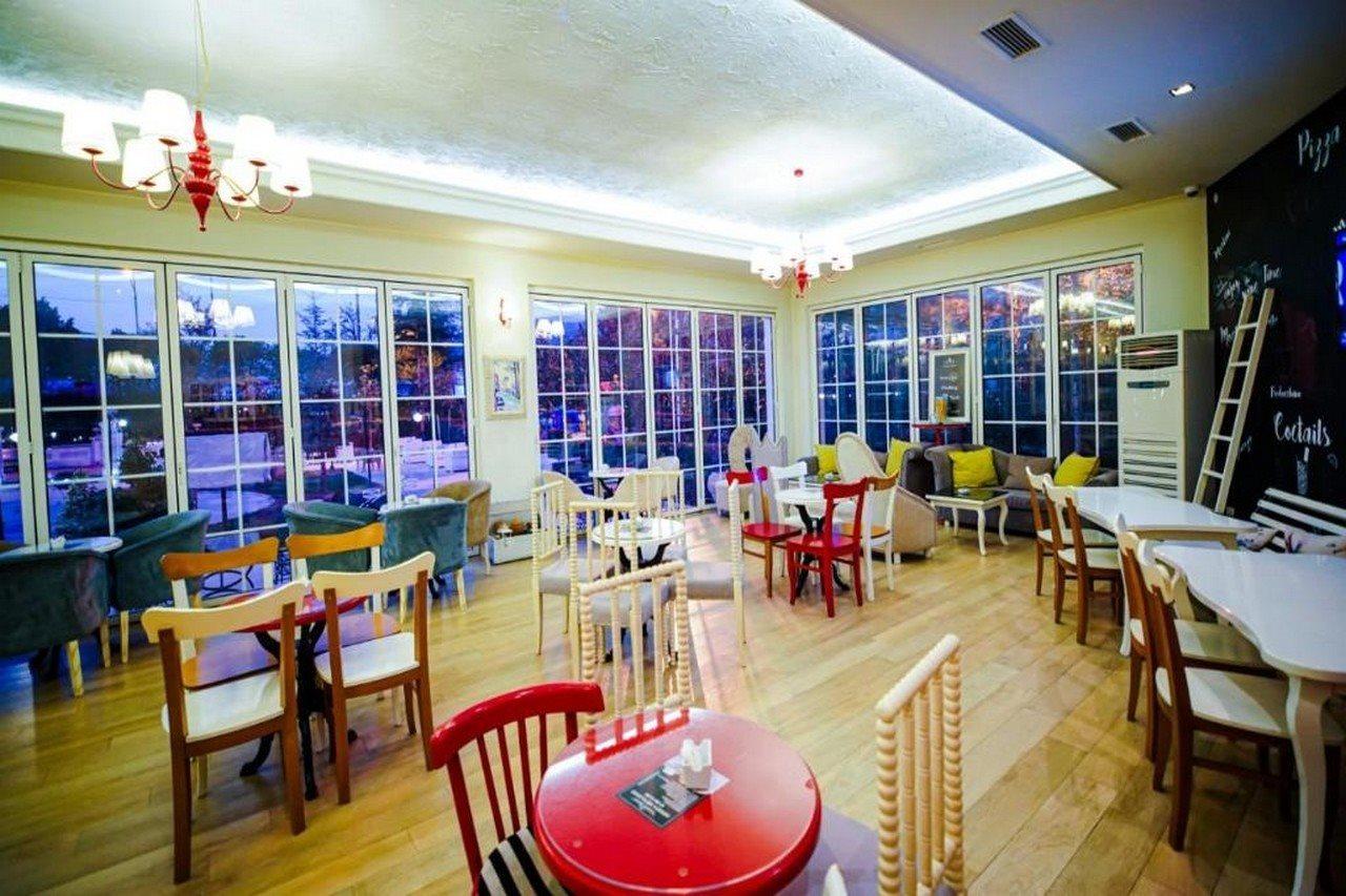 Univers Resort Elbasan Bagian luar foto