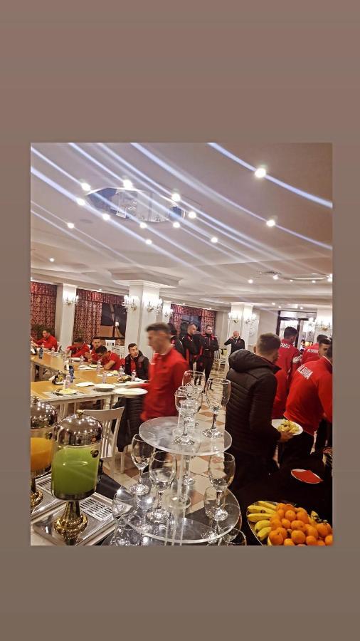 Univers Resort Elbasan Bagian luar foto