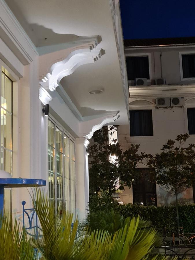 Univers Resort Elbasan Bagian luar foto