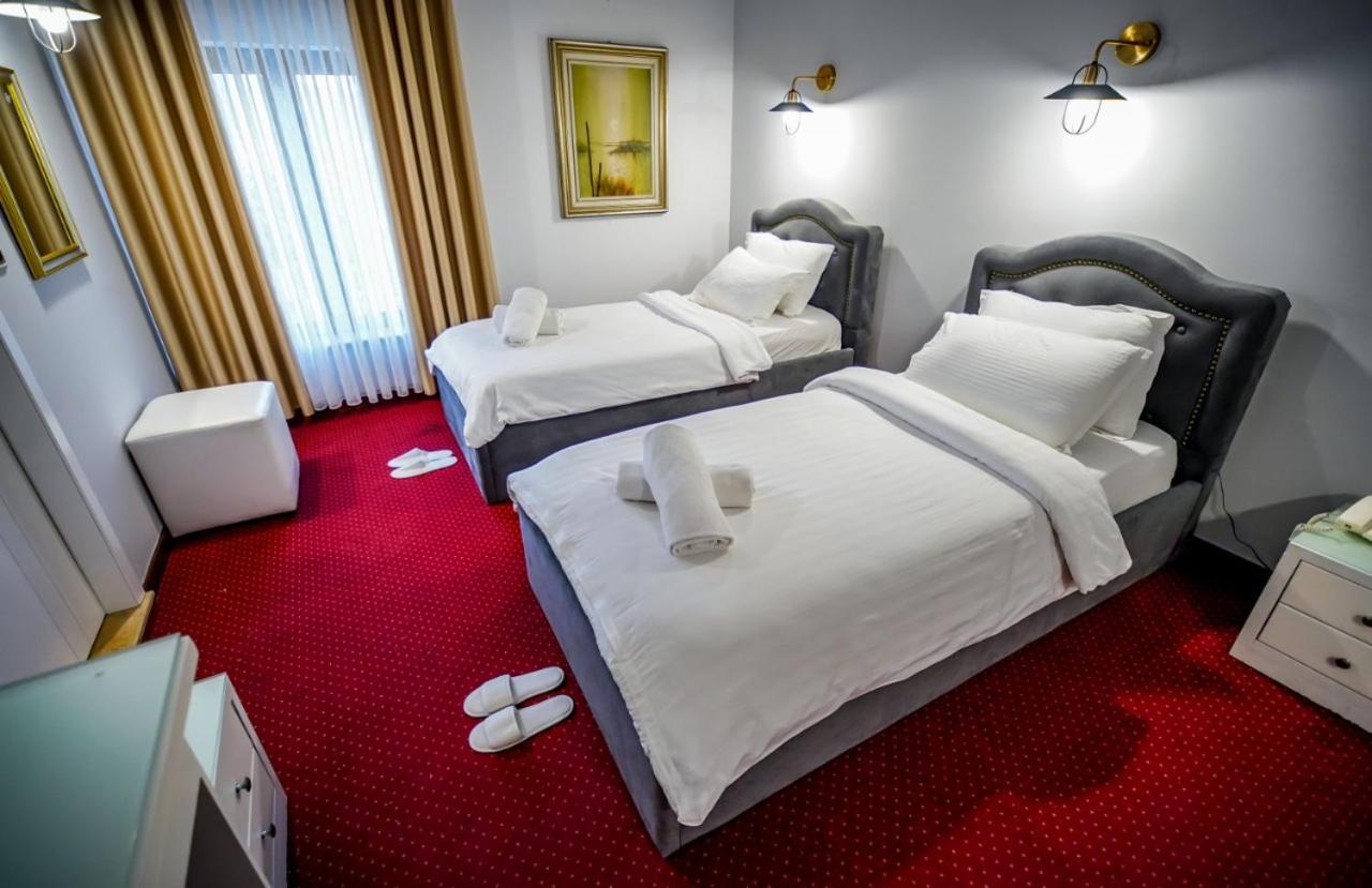 Univers Resort Elbasan Bagian luar foto