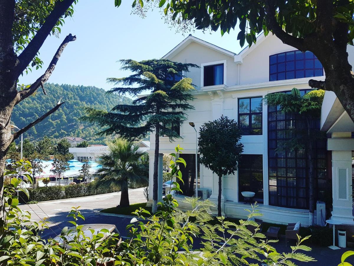 Univers Resort Elbasan Bagian luar foto