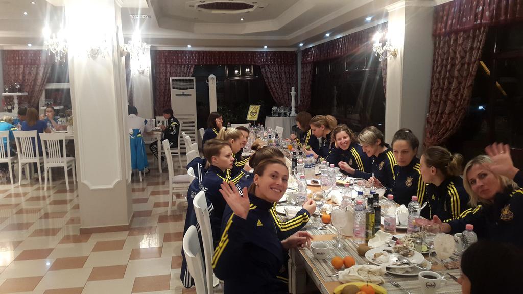 Univers Resort Elbasan Bagian luar foto