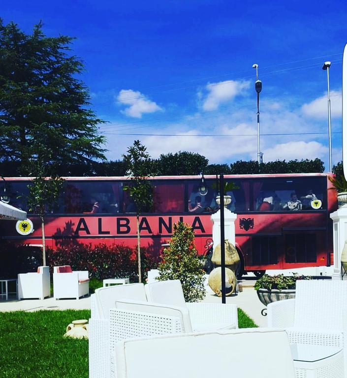 Univers Resort Elbasan Bagian luar foto