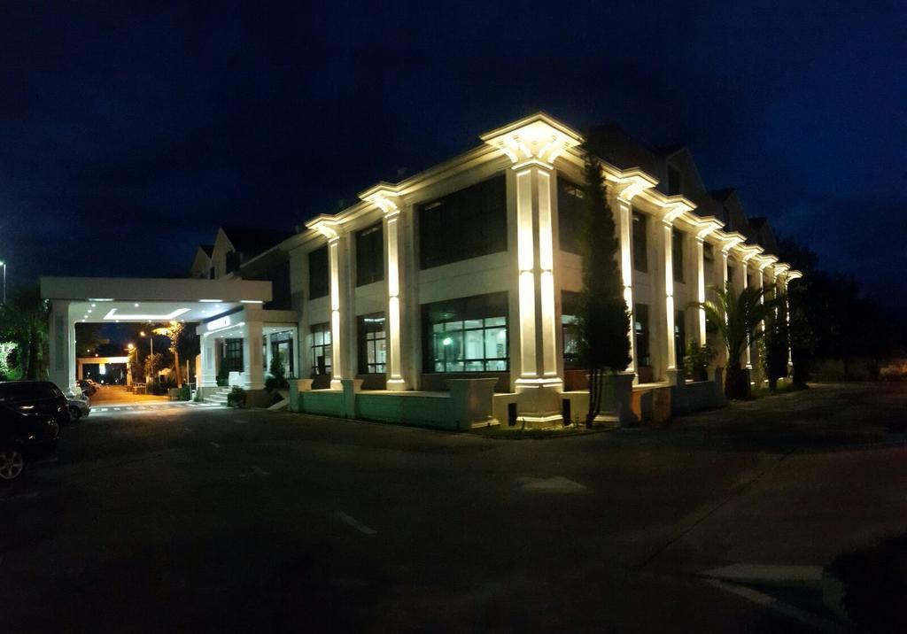 Univers Resort Elbasan Bagian luar foto