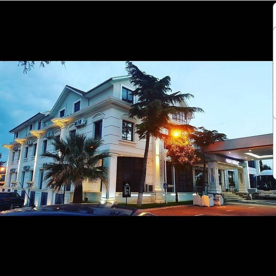 Univers Resort Elbasan Bagian luar foto