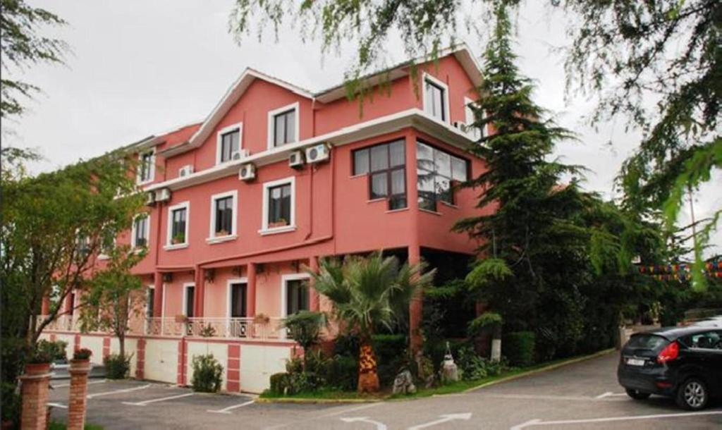 Univers Resort Elbasan Bagian luar foto