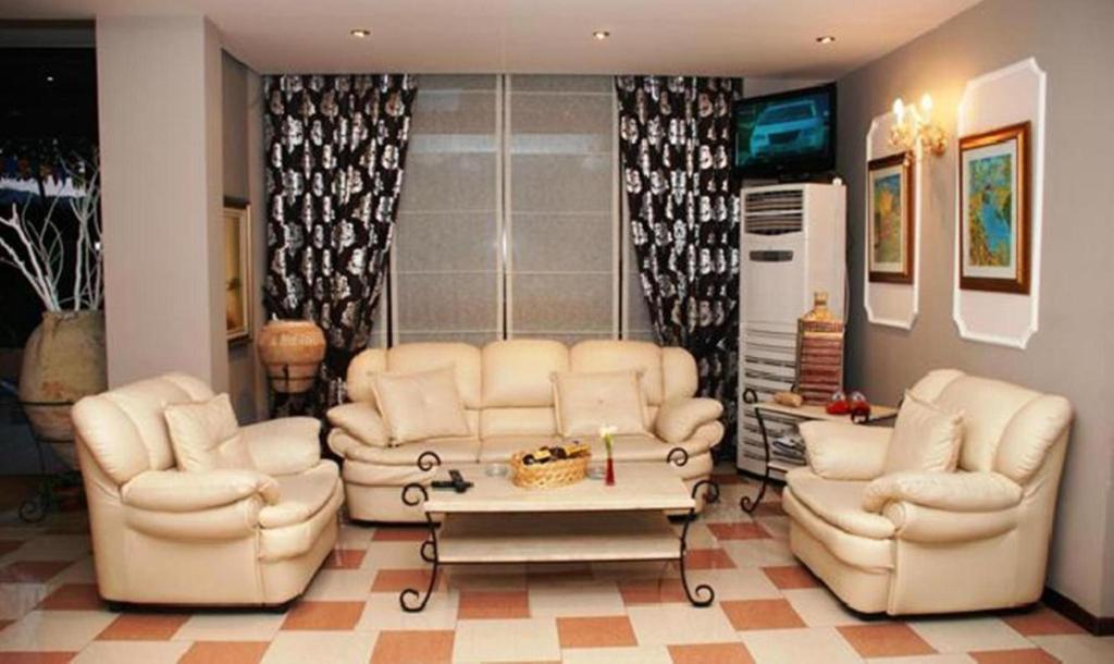 Univers Resort Elbasan Bagian luar foto