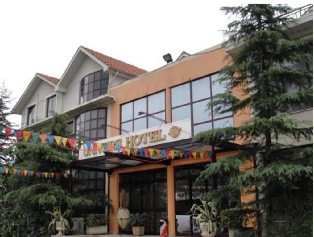 Univers Resort Elbasan Bagian luar foto