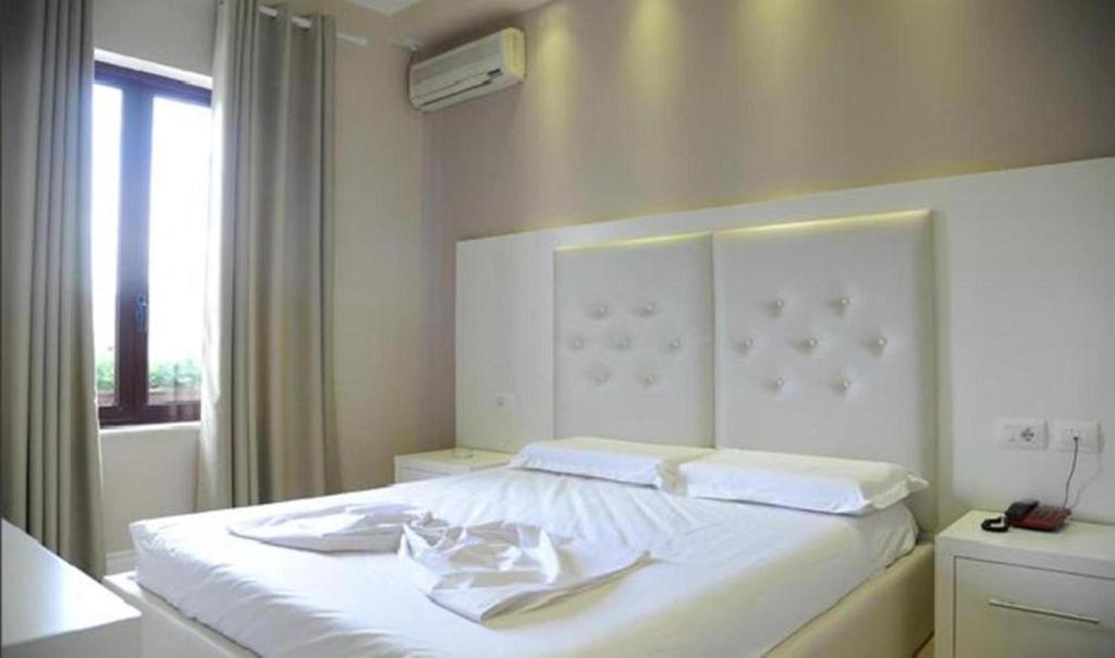 Univers Resort Elbasan Bagian luar foto