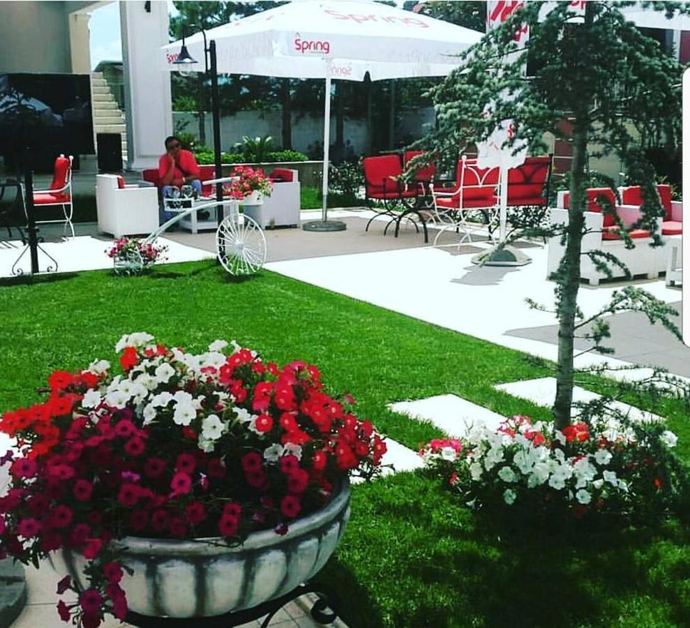 Univers Resort Elbasan Bagian luar foto