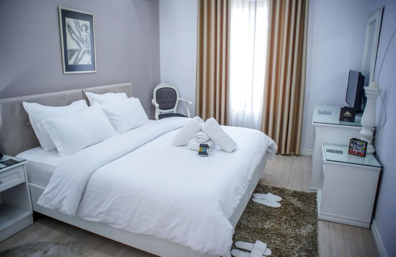 Univers Resort Elbasan Bagian luar foto